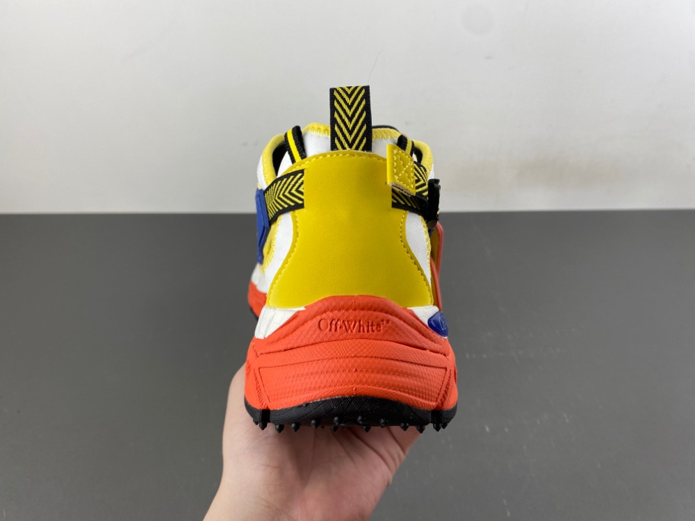 Off-White c/o Virgil Abloh