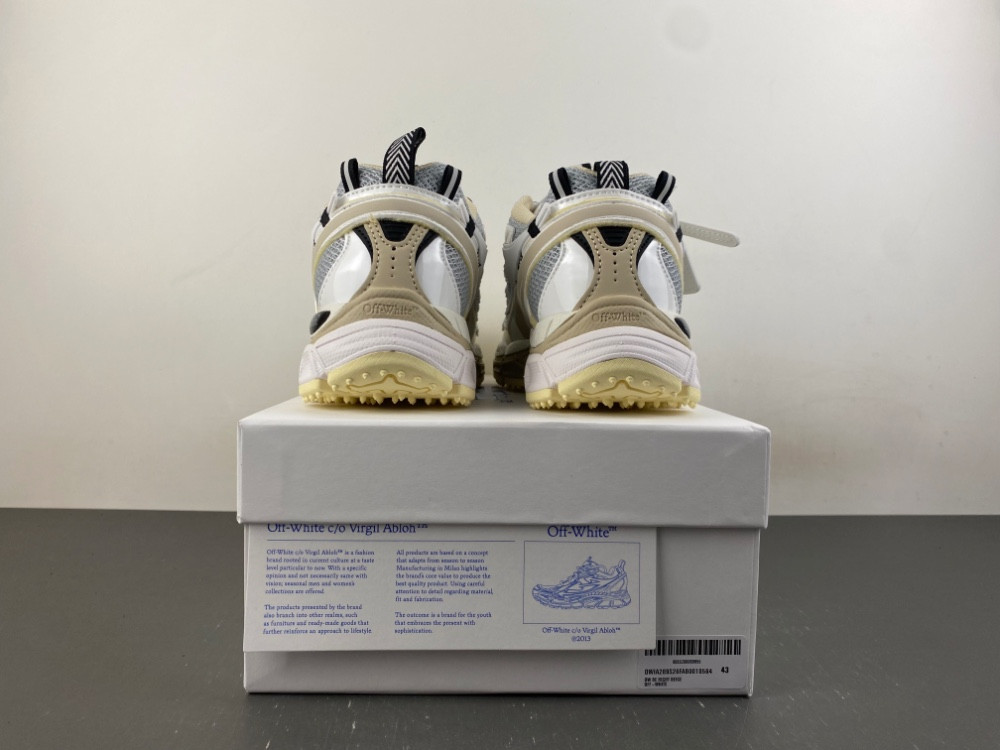 Off-White c/o Virgil Abloh