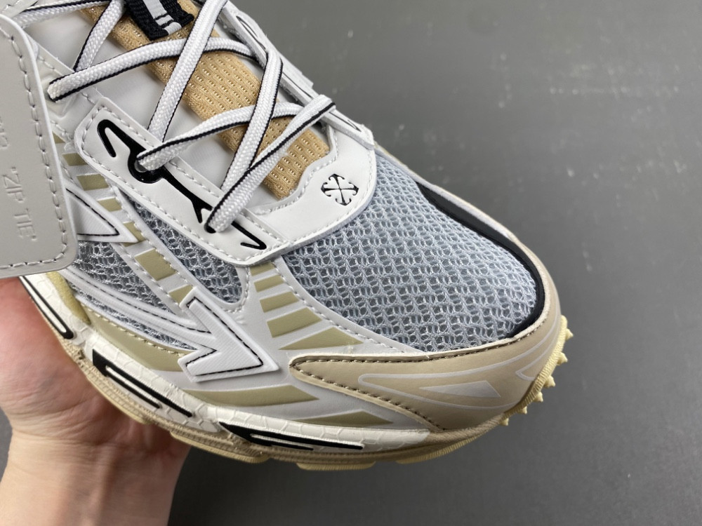 Off-White c/o Virgil Abloh