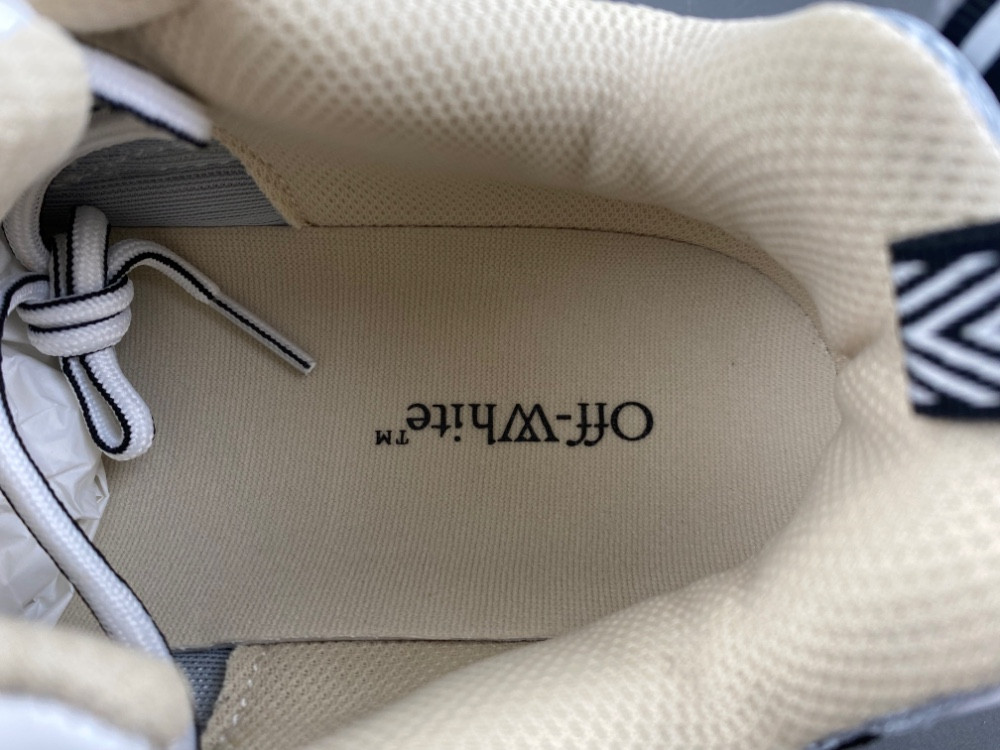 Off-White c/o Virgil Abloh