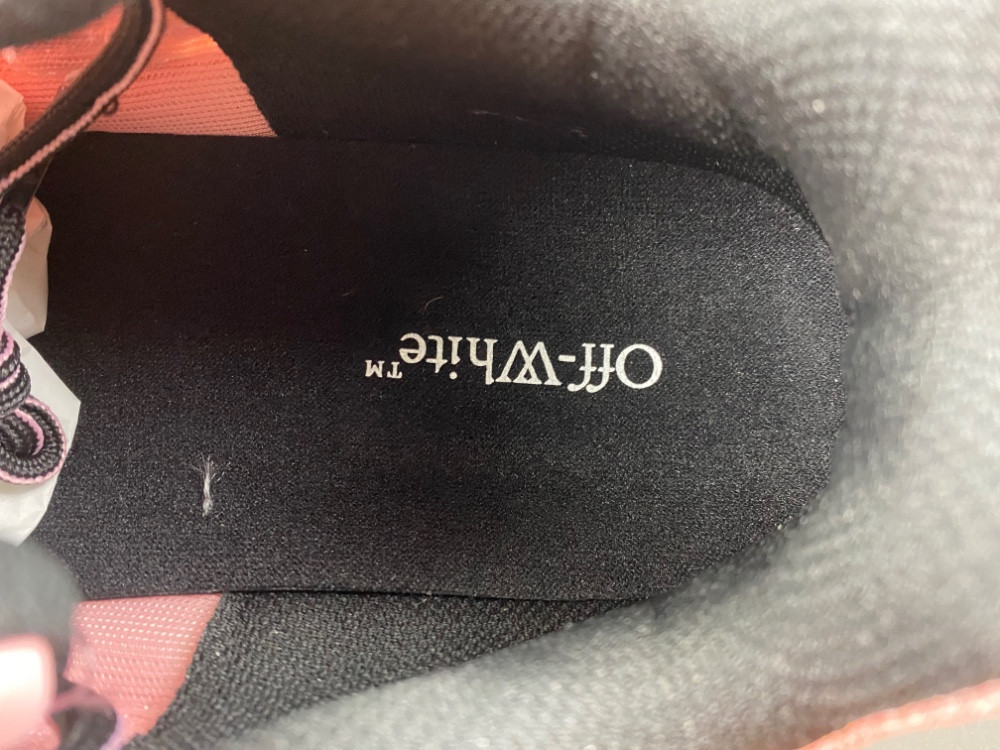 Off-White c/o Virgil Abloh