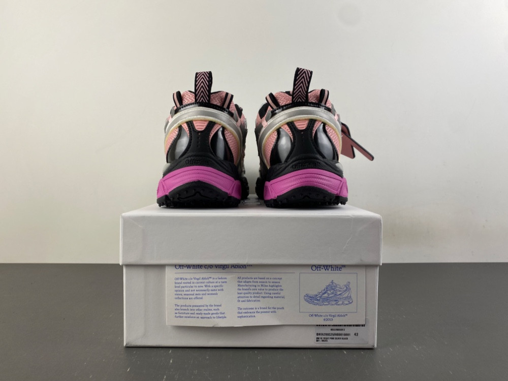 Off-White c/o Virgil Abloh