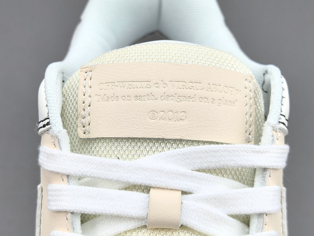 Off-White c/o Virgil Abloh