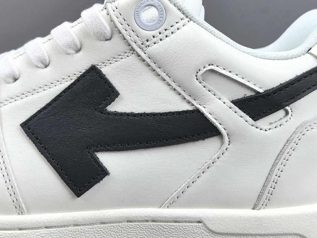Off-White c/o Virgil Abloh