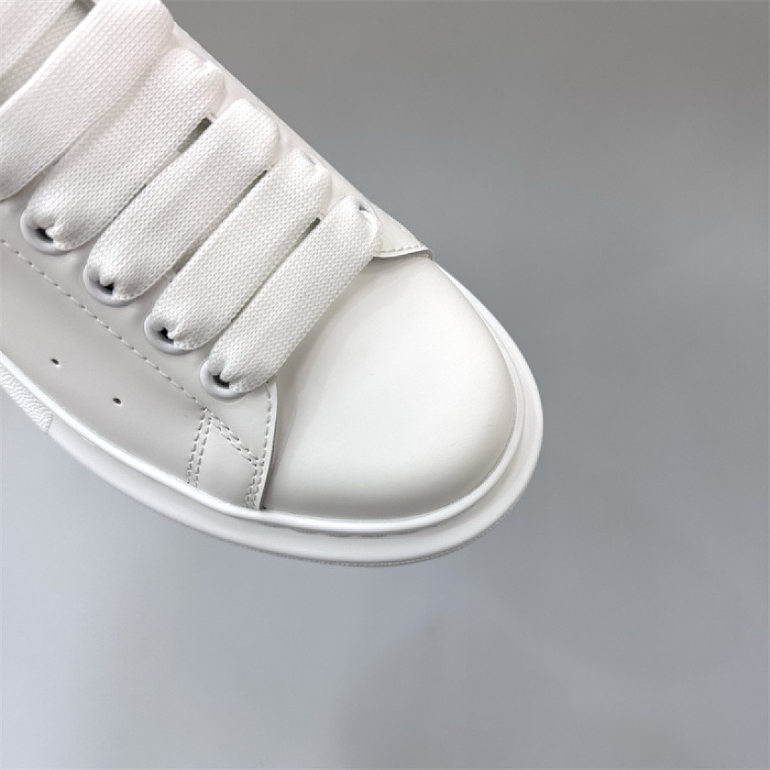 A1exa*der Mcqv*en SNEAKER