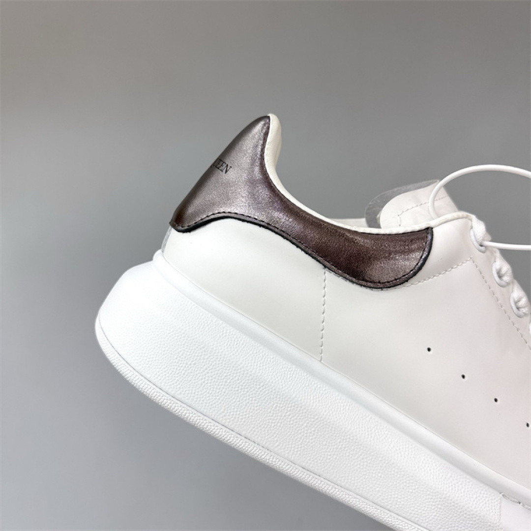 A1exa*der Mcqv*en SNEAKER