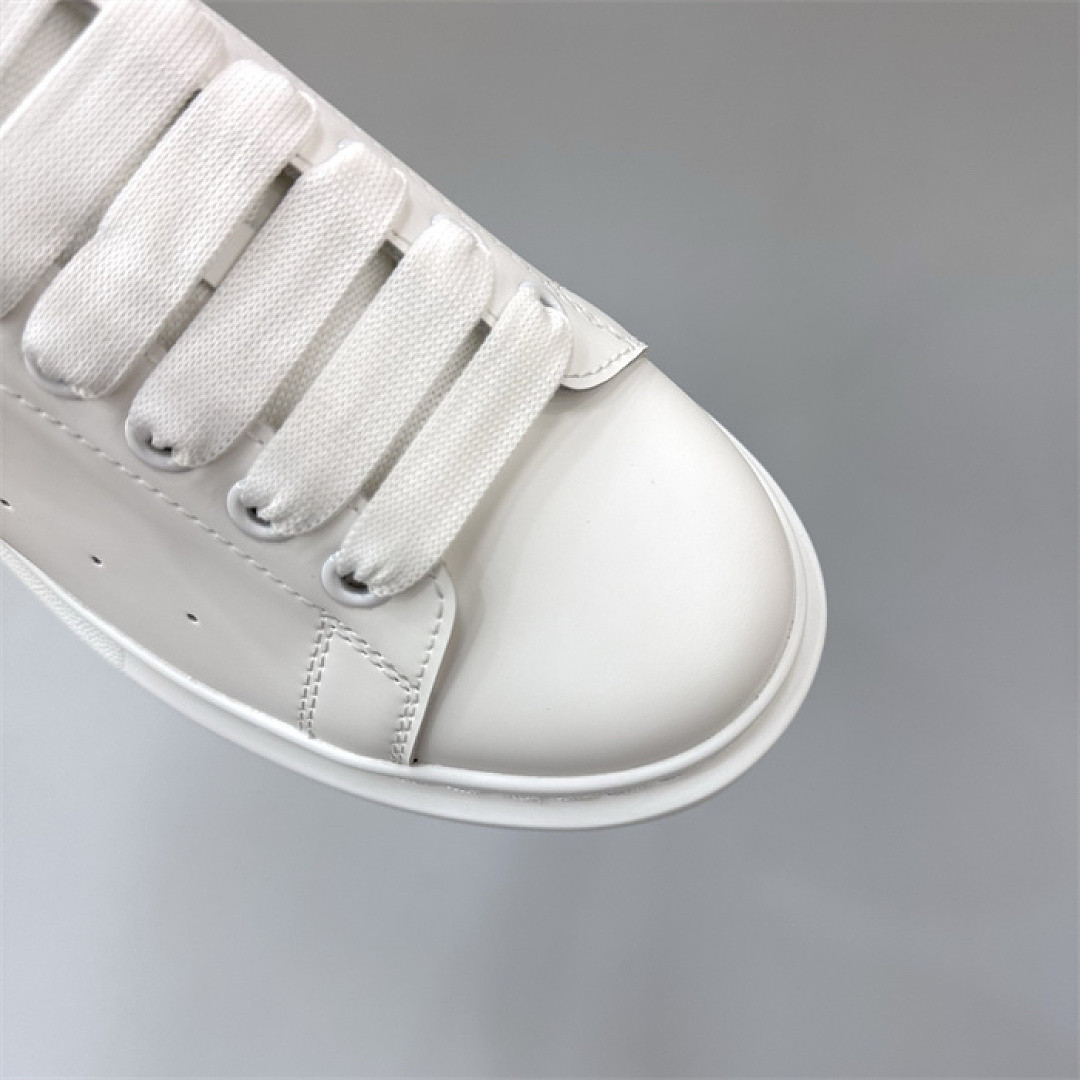 A1exa*der Mcqv*en SNEAKER