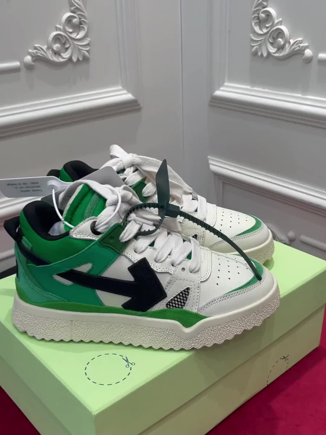 Off-White c/o Virgil Abloh