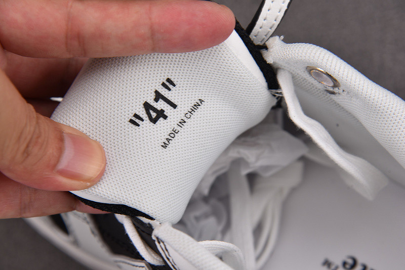 Off-White c/o Virgil Abloh