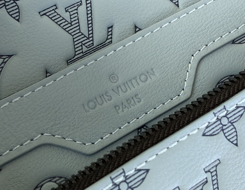 l0vis Vvtt0n trio jm messenger