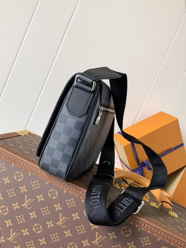 L0vis Vvtt0n Trio Jm messenger