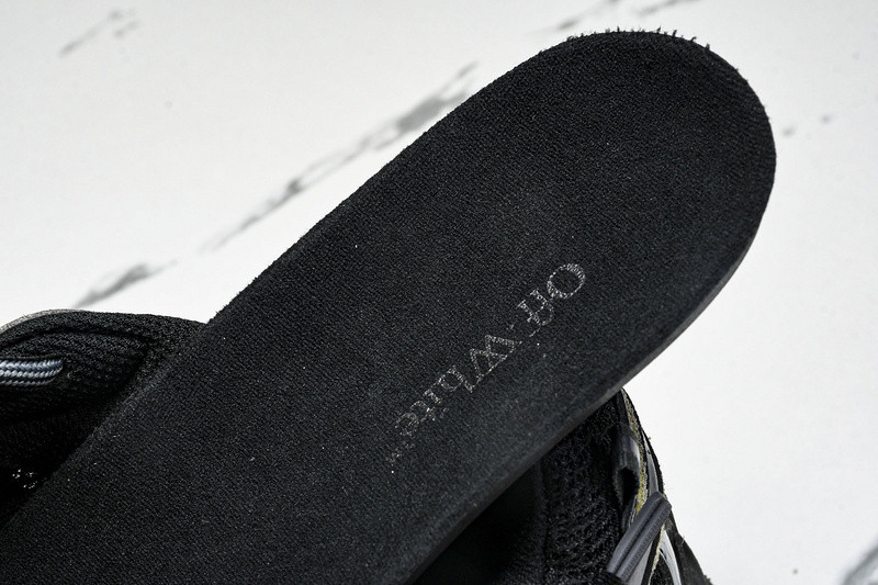 Off-White c/o Virgil Abloh