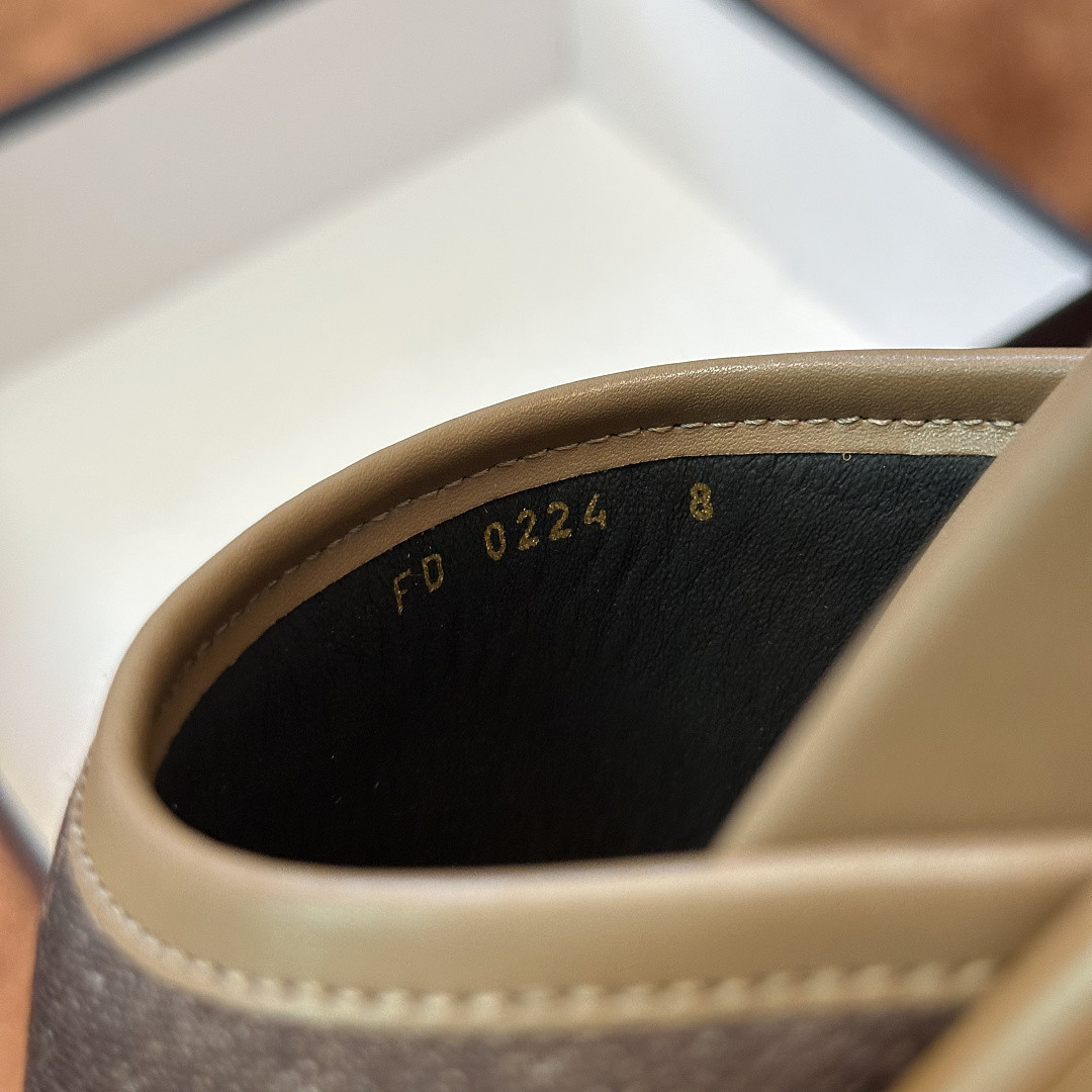 LOU1_TON SLIPPERS