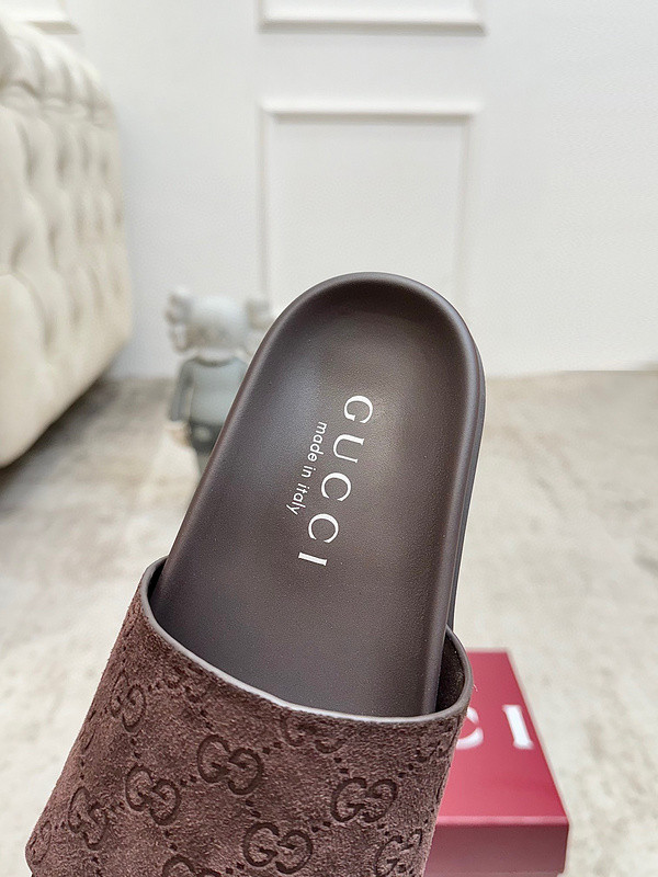 GUC LEATHER SLIDE