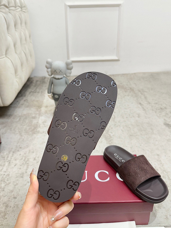 GUC LEATHER SLIDE