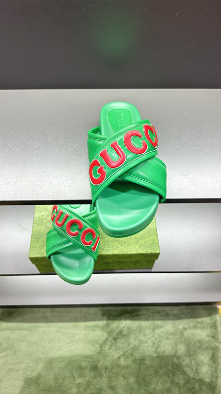 GUC LEATHER SLIDE