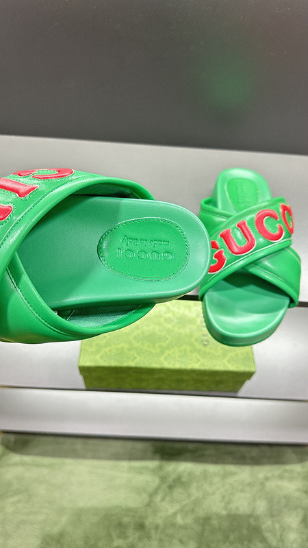 GUC LEATHER SLIDE