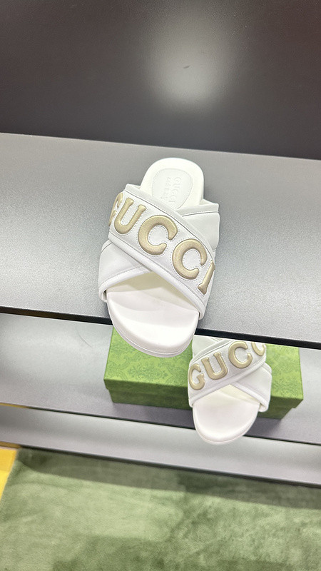 GUC LEATHER SLIDE