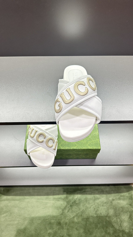 GUC LEATHER SLIDE