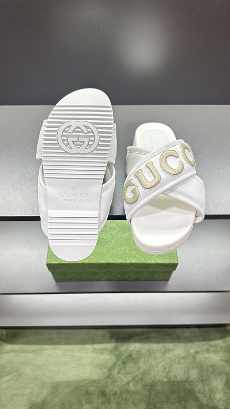 GUC LEATHER SLIDE