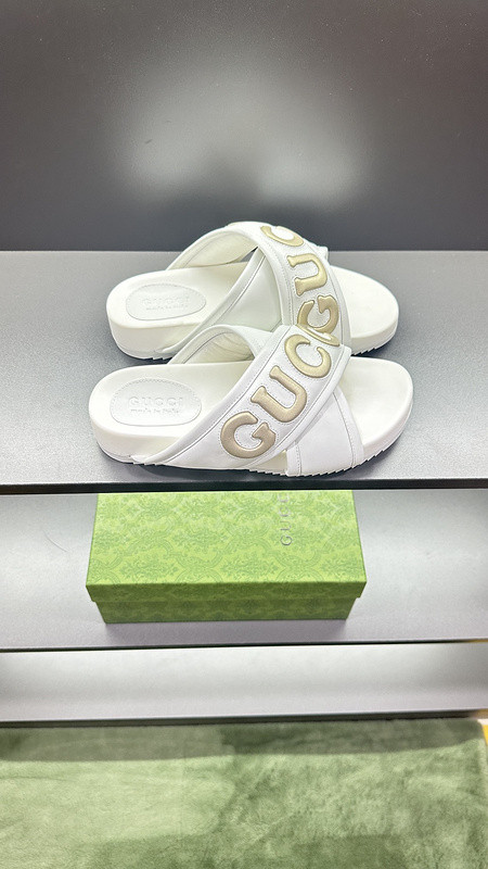 GUC LEATHER SLIDE