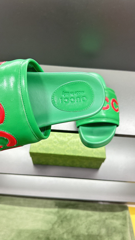 GUC LEATHER SLIDE