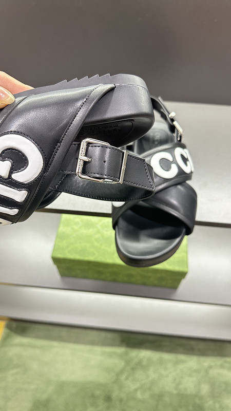 GUC LEATHER SLIDE