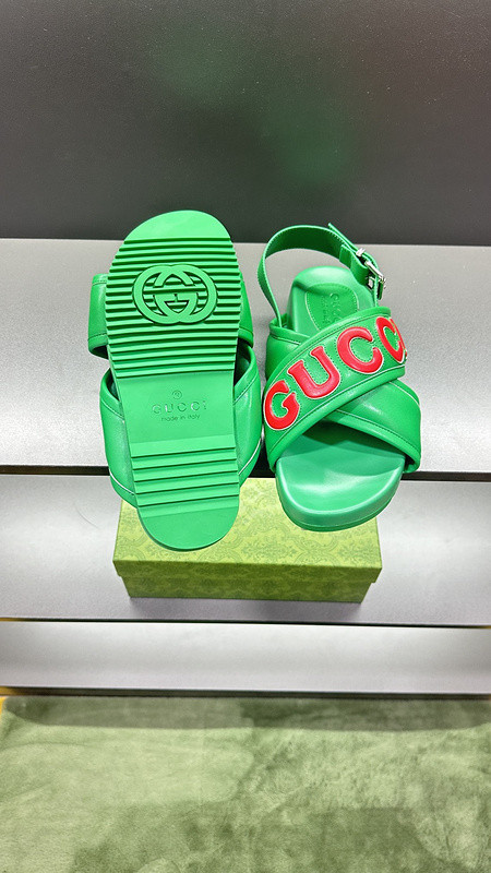 GUC LEATHER SLIDE