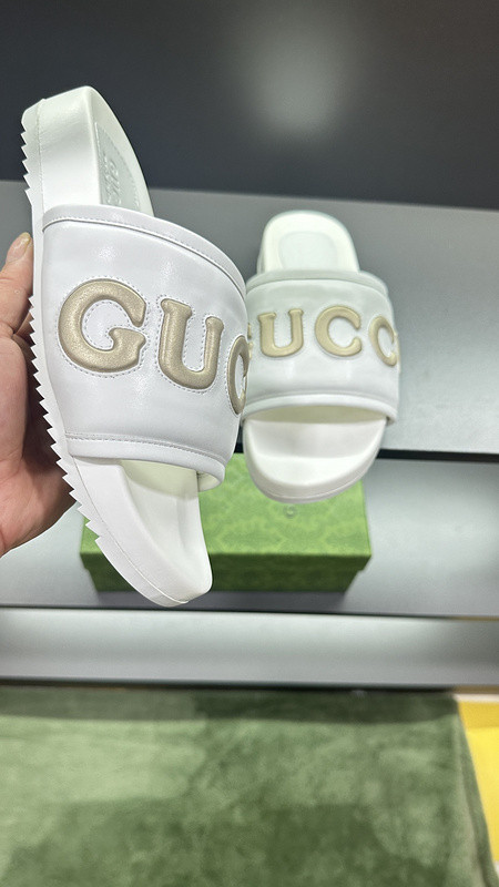 GUC LEATHER SLIDE