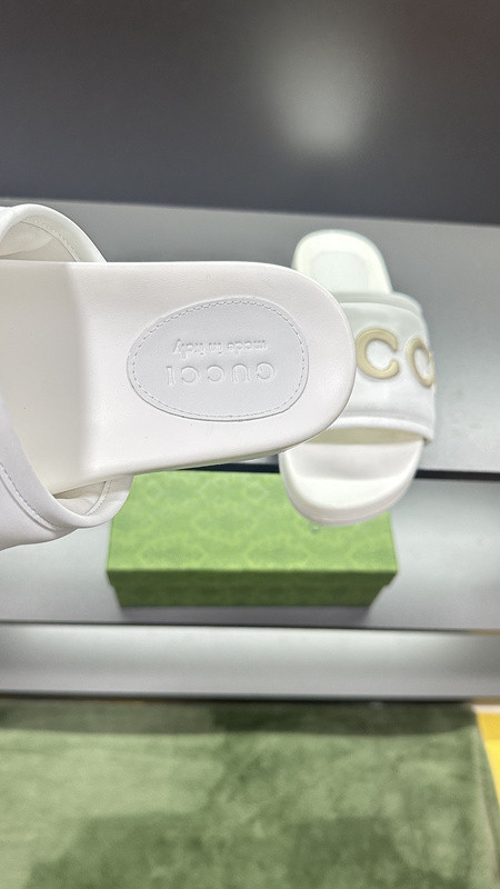 GUC LEATHER SLIDE