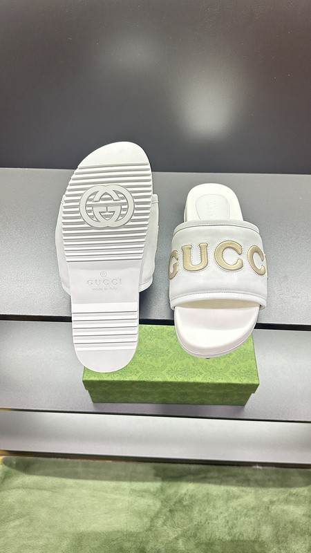 GUC LEATHER SLIDE