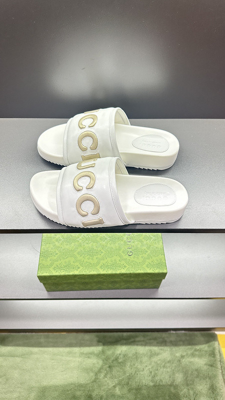 GUC LEATHER SLIDE