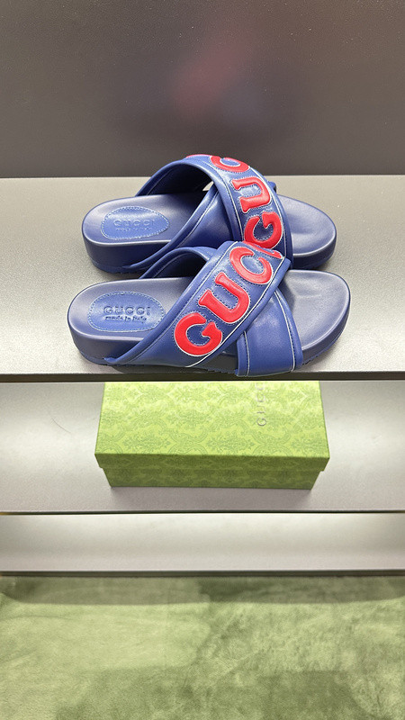 GUC LEATHER SLIDE