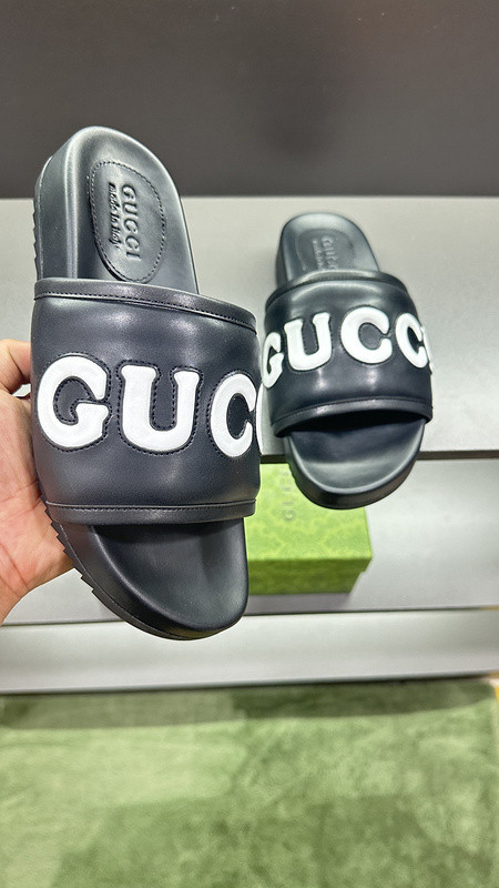 GUC LEATHER SLIDE