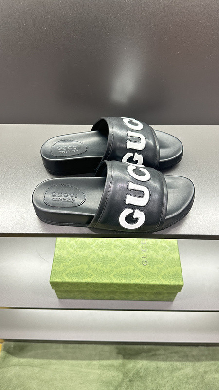 GUC LEATHER SLIDE