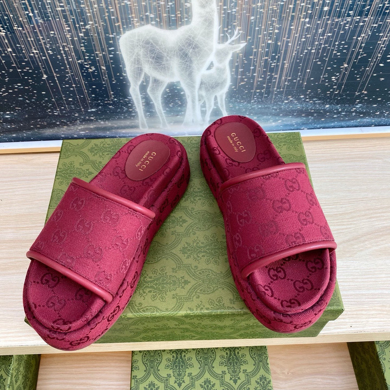 GUC LEATHER SLIDE
