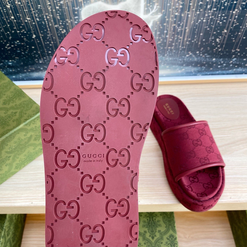 GUC LEATHER SLIDE