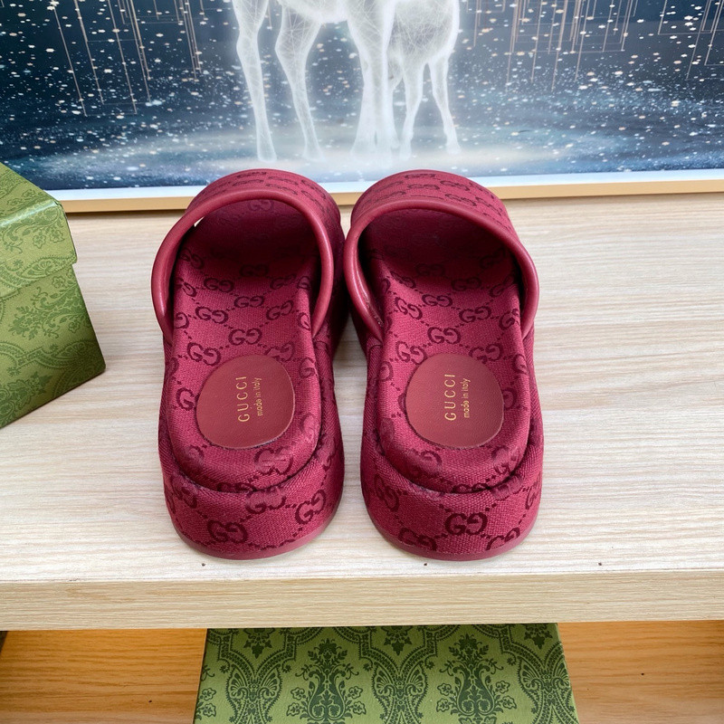 GUC LEATHER SLIDE