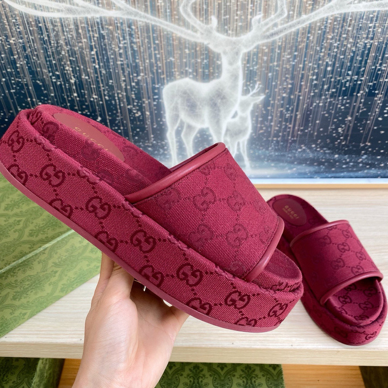 GUC LEATHER SLIDE