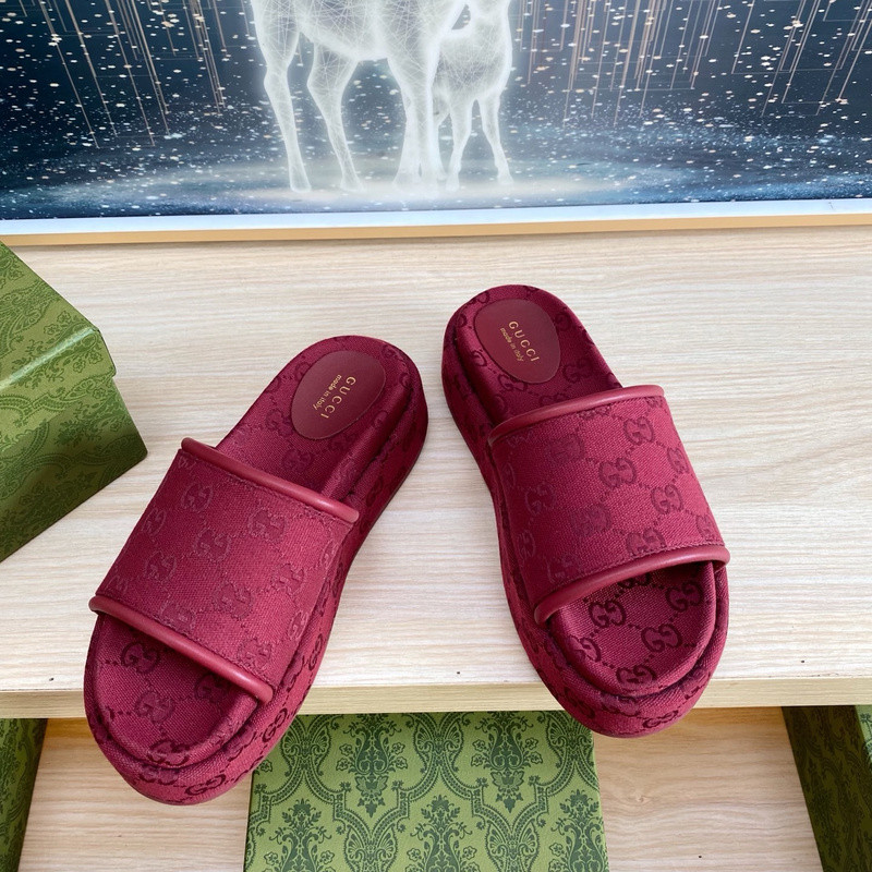 GUC LEATHER SLIDE