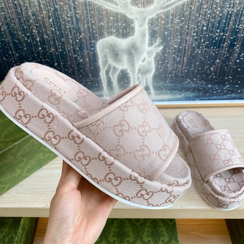 GUC LEATHER SLIDE