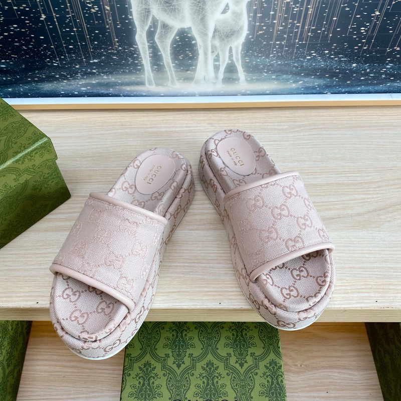 GUC LEATHER SLIDE