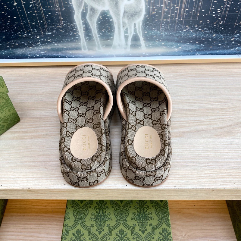 GUC LEATHER SLIDE