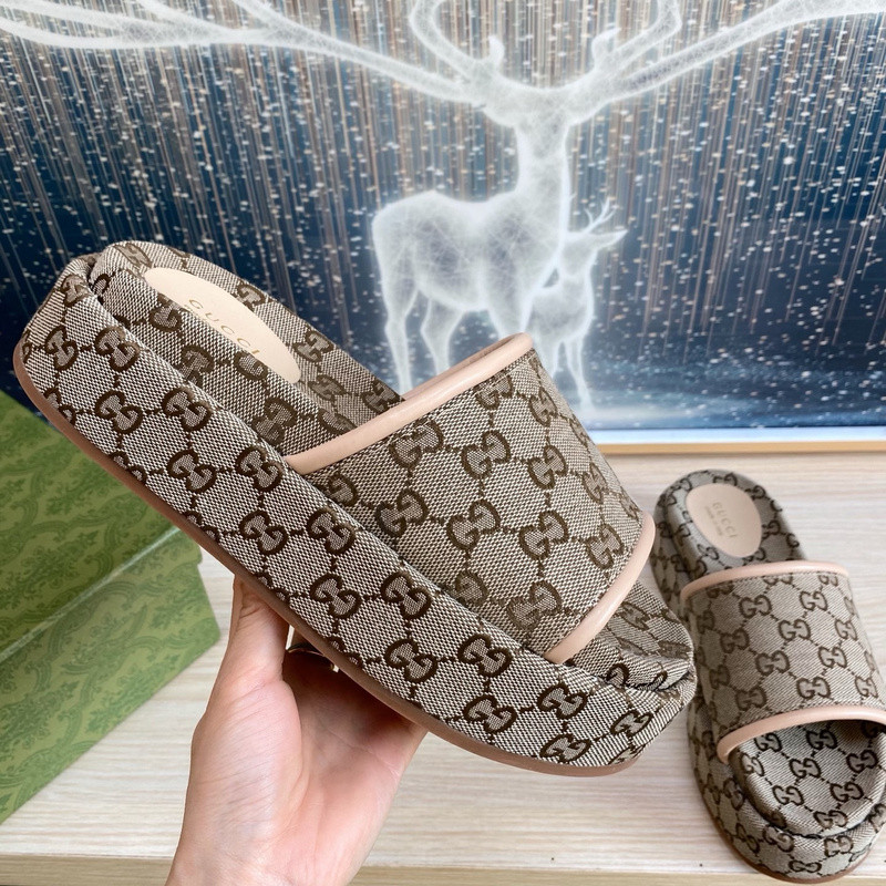 GUC LEATHER SLIDE