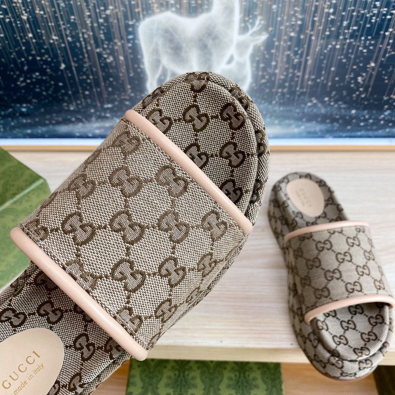 GUC LEATHER SLIDE
