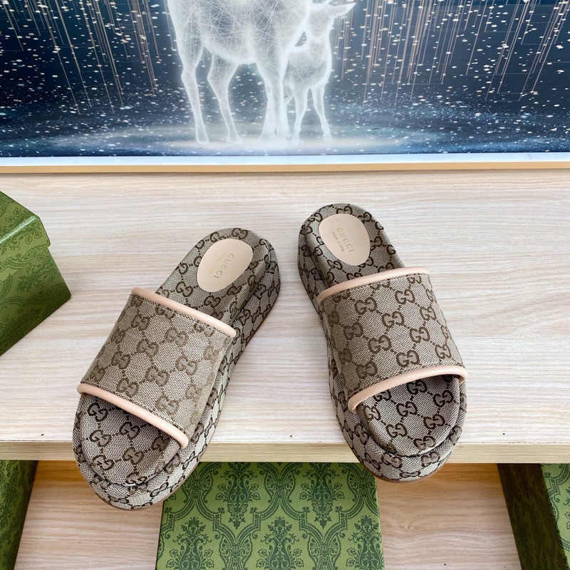 GUC LEATHER SLIDE