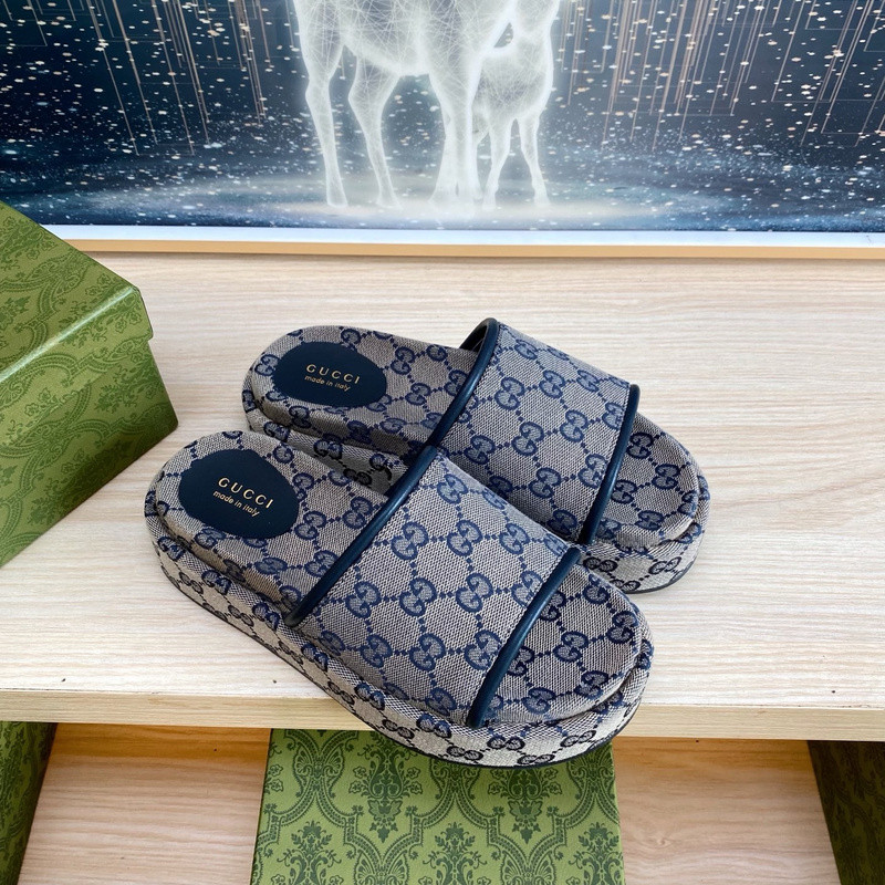GUC LEATHER SLIDE