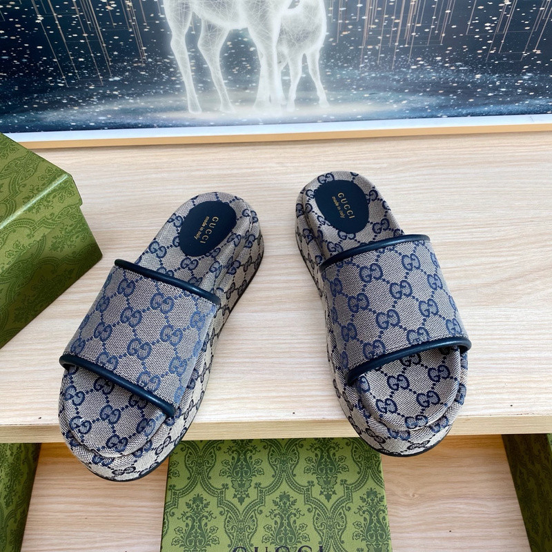 GUC LEATHER SLIDE