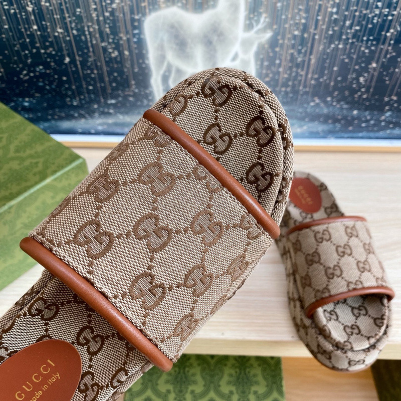 GUC LEATHER SLIDE