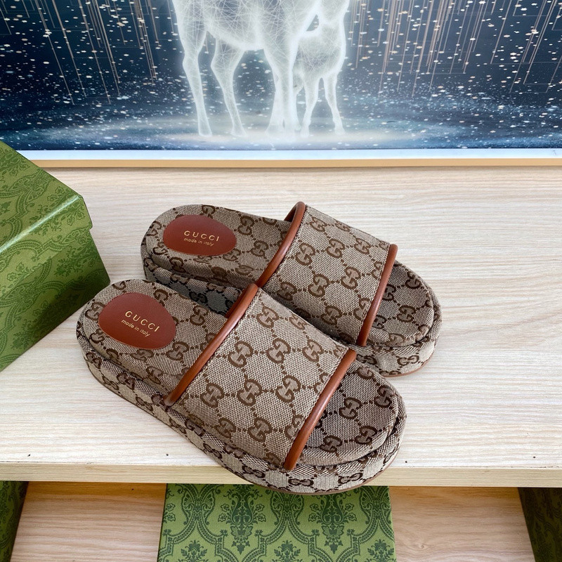 GUC LEATHER SLIDE